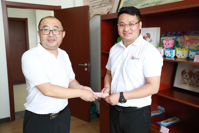 董事長安俊峰以個(gè)人名義向?qū)W校捐贈(zèng)